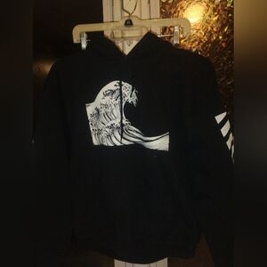 Black and white Great Wave men's pullover hoodie size large